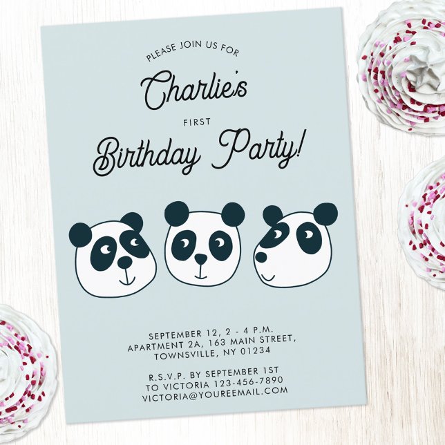 Gigant Panda Bär Einladung zum ersten Geburtstag Postkarte (Cute panda bear animal themed personalized first birthday party invitation)