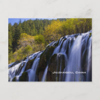 Gigantischer Wasserfall in einer China Jiuzhaigou