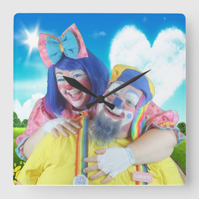 Giggles und Gadgets Quadratische Wanduhr (Vorderseite)