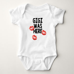 Gigi war küsst hier Baby-Bodysuit Baby Strampler