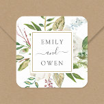 Gilded Blooms Floral Wreath Wedding Monogram Quadratischer Aufkleber<br><div class="desc">Erschwingliche, individuell bedruckte Hochzeitsaufkleber mit einem eleganten, bemalten Blumenkranz in Weiß, Grün und Gold. Personalisieren Sie das Design mit Ihrem Hochzeitsmonogramm oder anderen benutzerdefinierten Text. Verwenden Sie die Designtools, um eine beliebige Hintergrundfarbe auszuwählen und die Schriftart und Farben zu bearbeiten, um Ihr eigenes, einzigartiges Label-Design zu erstellen. Dieses schöne, neutrale...</div>