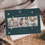 Gilded Forest | Elegante Weihnachts-FotoCollage Folien Feiertagskarte<br><div class="desc">Ein modernes und elegantes Weihnachtskartendesign mit drei quadratischen Fotos,  die nebeneinander auf einem waldgrünen Hintergrund mit Rose goldgelben Pinienbäumen angeordnet sind. Personalisieren Sie mit Ihrem individuellen Urlaubsgruß,  Familiennamen und dem Jahr.</div>