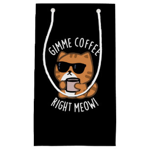 Gimme Coffee Right Meow Funny Cat Pub Dark BG Kleine Geschenktüte