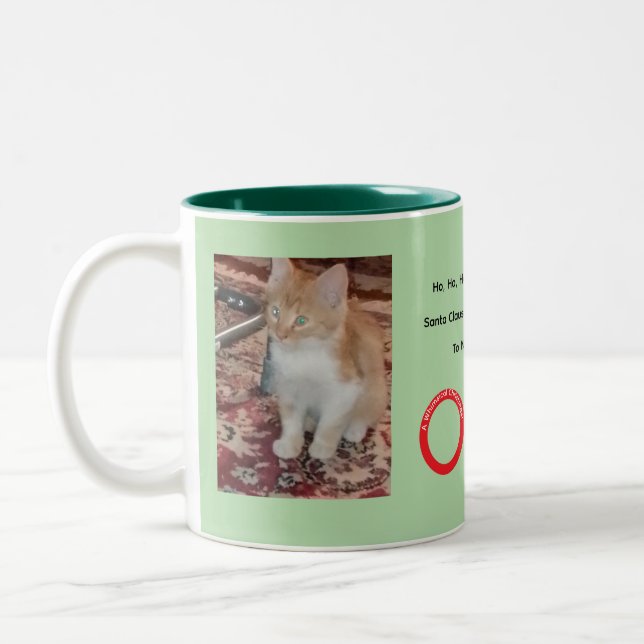 Ginger Cat Whimsical Christmas  Zweifarbige Tasse (Links)