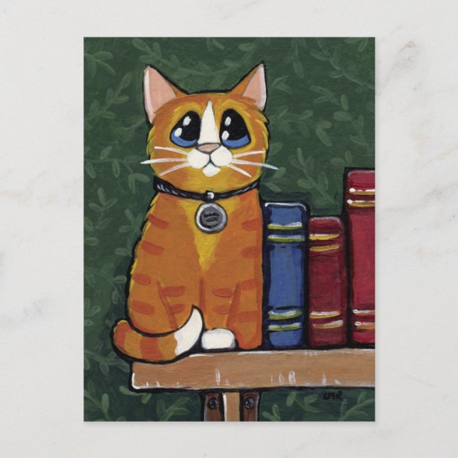 Ginger Tabby Cat in Bookshelf Postkarte (Vorderseite)