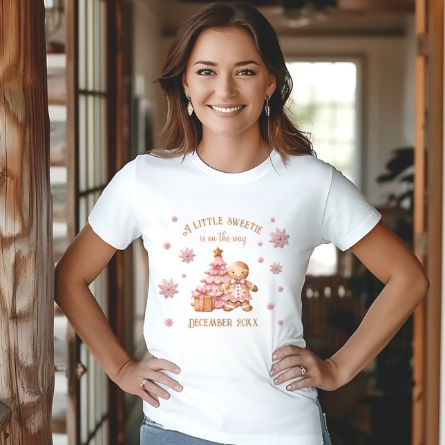 Gingerbread Man Girl Weihnachtsankündigung T-Shirt (Gingerbread Man Girl Christmas Baby Announcement T-Shirt)