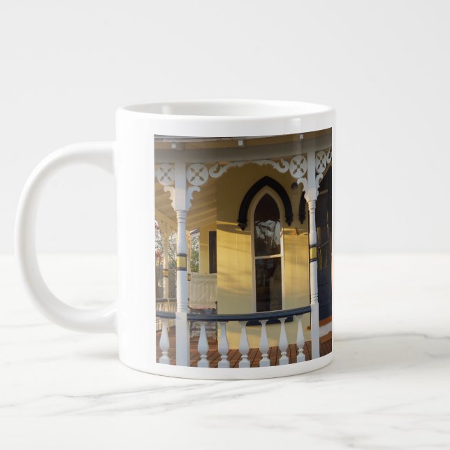 Gingerbread Porch Glow - Martha's Vineyard Jumbo-Tasse (Links)