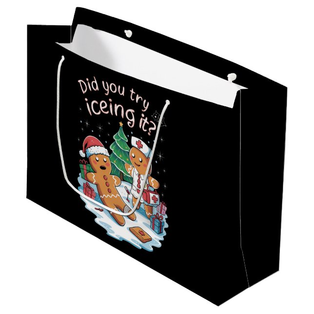 Gingerbrei Man Cookie Ugly Sweater Oh Snap Xmas Große Geschenktüte (Vorderseite Schrägansicht)