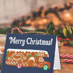 Gingerbrot RV Klasse C Camper Custom Feiertagskarte<br><div class="desc">Sowohl die Nachricht auf der Vorderseite als auch die Nachricht auf der Innenseite dieser Karte können mit Ihrem eigenen Text angepasst werden. Diese Weihnachtskarte zeigt eine Abbildung eines Lebkuchenbrotes RV. Dieser festliche Kekscamper ist mit weißem Eis und grüner und roter Bonbons dekoriert. Die Grafik ist Set vor einem marineblauen Hintergrund....</div>