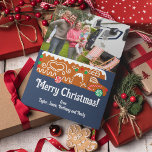 Gingerbrot RV Klasse C Camper Foto Feiertagskarte<br><div class="desc">Mit dieser Weihnachtskarte zeigen Sie Ihre Lieblingsstifte aus Ihrem Camping-Urlaub. Es gibt Plätze, um ein Foto auf der Vorderseite und zwei weitere auf der Rückseite hinzuzufügen, was es perfekt macht, um Bilder von Ihrer Familie oder hübschen Landschaft zu teilen, die Sie während Ihrer Reisen gesehen haben. Der Gruß auf der...</div>