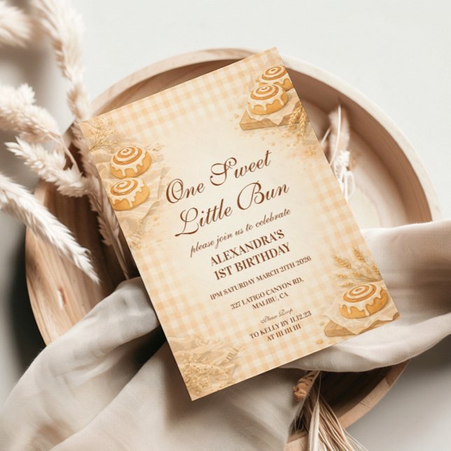 Gingham Cinnamon Roll Little Bun 1st Birthday Einladung (Von Creator hochgeladen)