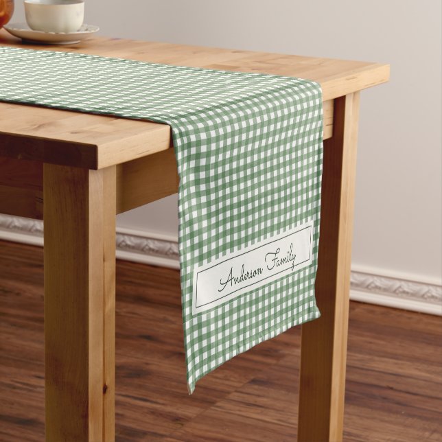 Gingham-Muster in Grün mit doppeltem Familiennamen Kurzer Tischläufer (Beispiel)