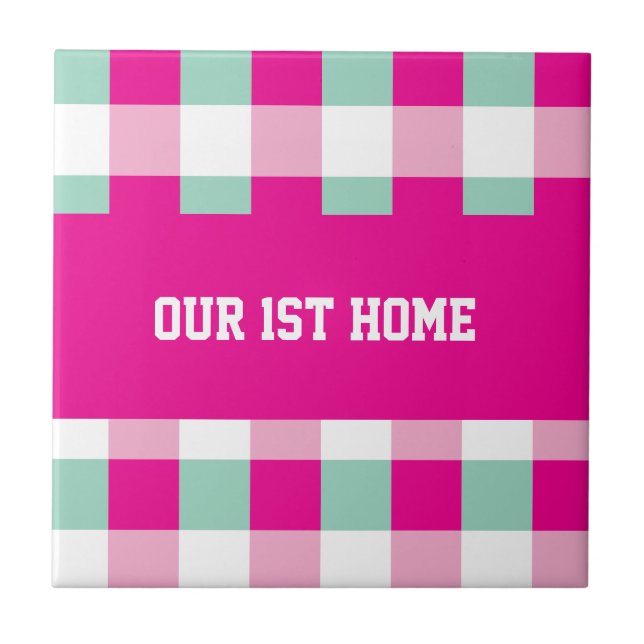 Gingham-Muster Unser 1. Zuhause Fliese (Vorderseite)