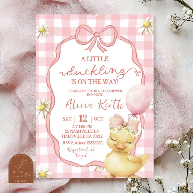 Gingham Pink Daisy Yellow Duck Baby Shower Einladung (Von Creator hochgeladen)