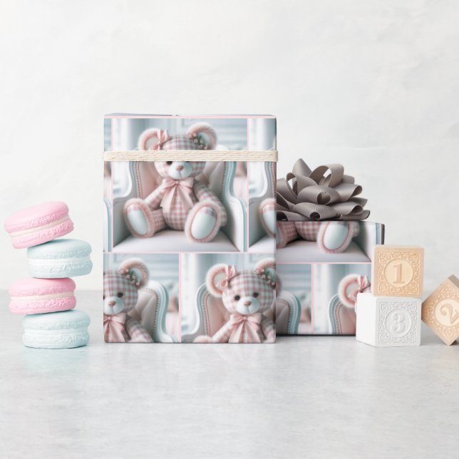 Gingham Teddy Bear auf einem Stuhl Geschenkpapier (Babyparty)