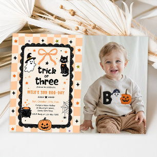 Gingham Trick Or Three Halloween Geburtstagsfoto Einladung