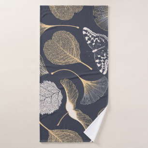 Ginkgo Blätter: Nahtlose Blumeneleganz. Badehandtuch