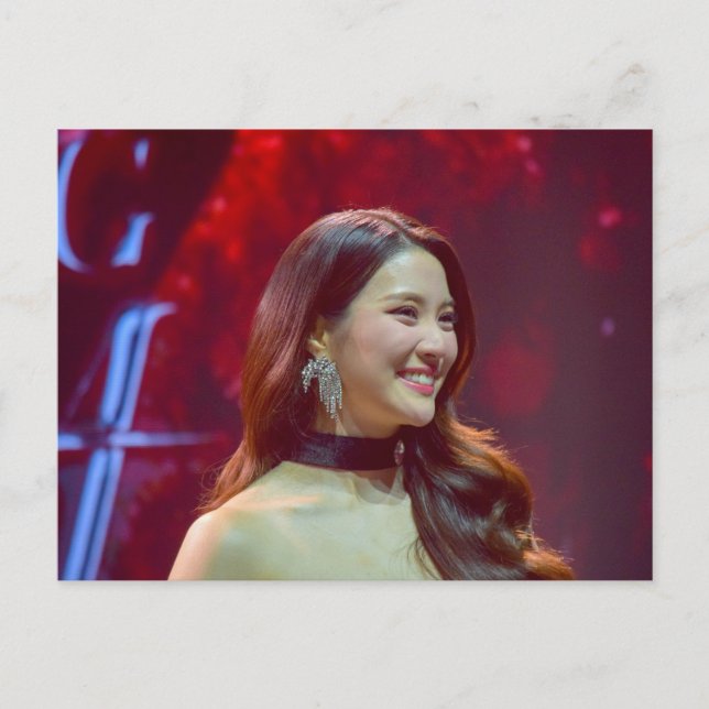 Ginny Natnicha Feiertagspostkarte (Vorderseite)