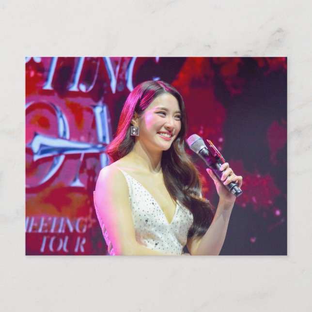 Ginny Natnicha Pratipnatsiri  Feiertagspostkarte (Vorderseite)