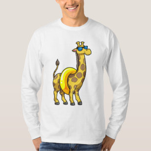Giraffe am Strand mit Swim Ring & Sonnenbrille T-Shirt