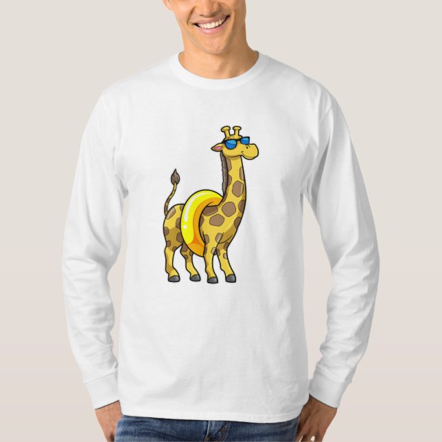 Giraffe am Strand mit Swim Ring & Sonnenbrille T-Shirt (Vorderseite)