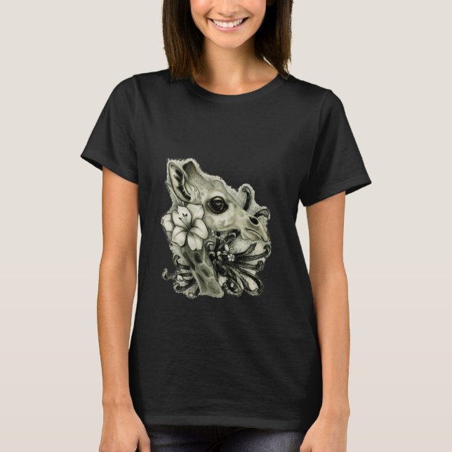 Giraffe and spider mum tall mammal flowers petals  T-Shirt (Vorderseite)