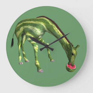 Giraffe Eating Watermelon Große Wanduhr