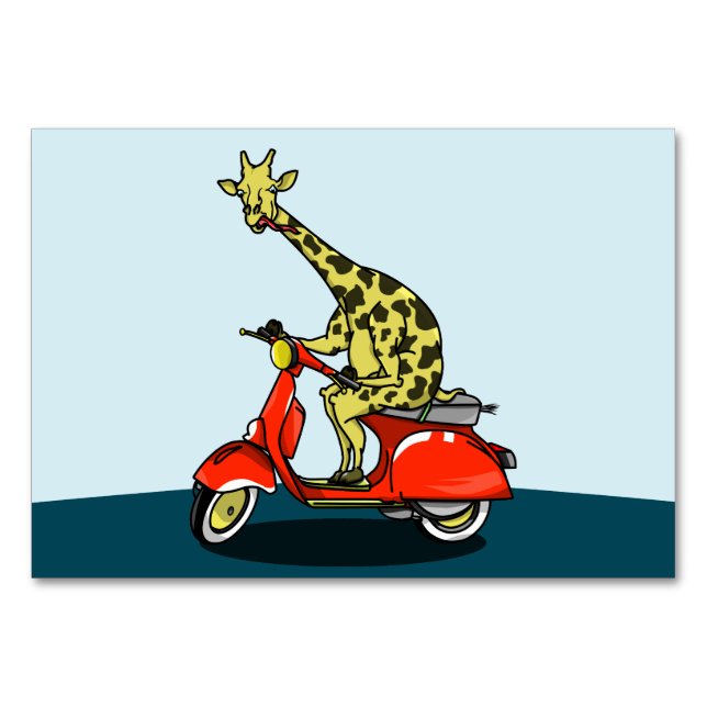 Giraffe fährt auf einem roten Roller Tischnummer (Vorderseite)