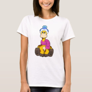 Giraffe im Winter mit Scarf & Hat T-Shirt