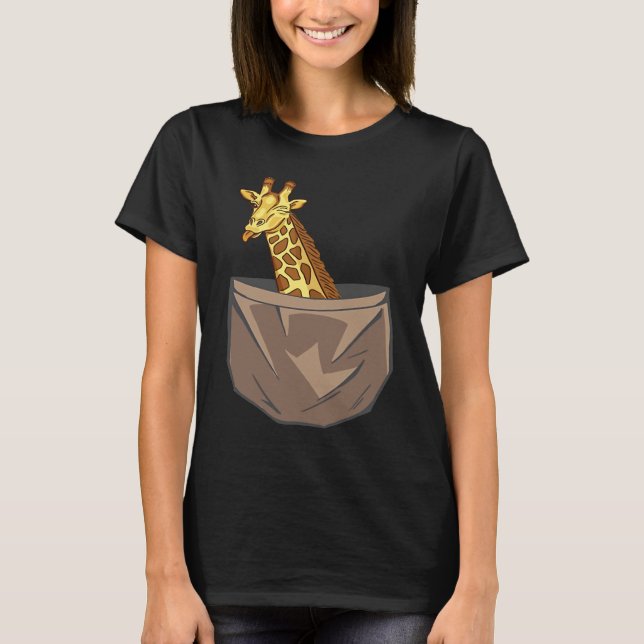 Giraffe In A Pocket Tall Animal Safari T-Shirt (Vorderseite)