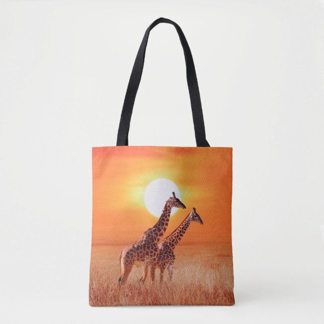 Giraffe in der afrikanischen Savanne gegen den Bac (Vorderseite)