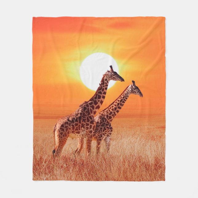 Giraffe in der afrikanischen Savanne gegen den Bac Fleecedecke (Vorderseite)