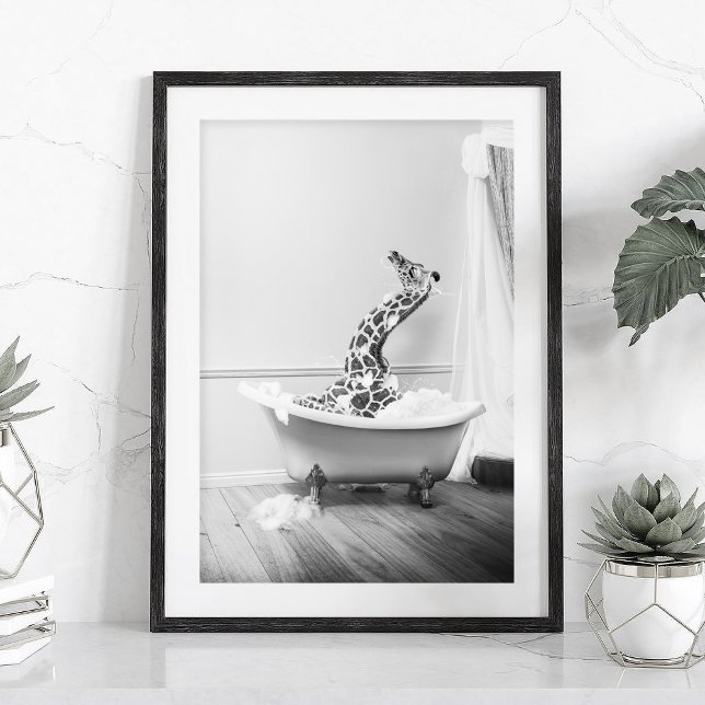 Giraffe in einer Badewanne Poster (Von Creator hochgeladen)