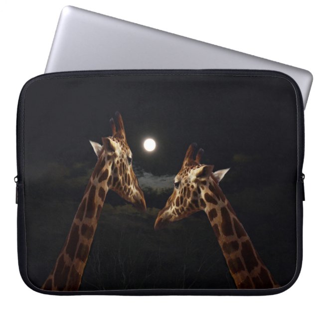 Giraffe Liebe im Mondschein, Laptopschutzhülle (Vorderseite)