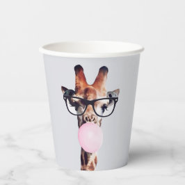 Giraffe mit Brille, die ein rosa Kaugummi bläst Pappbecher