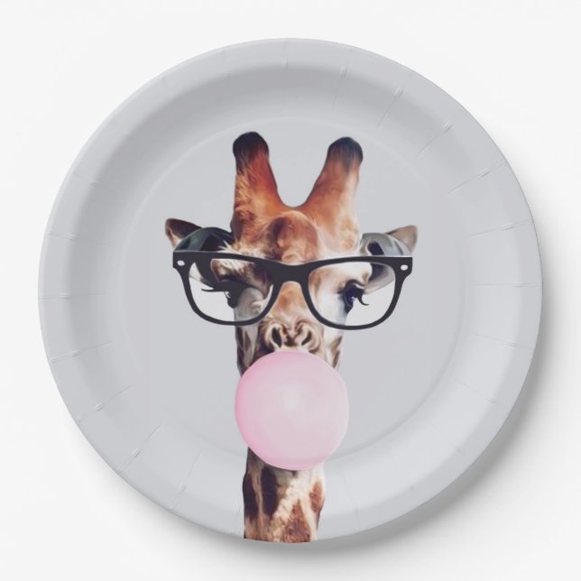 Giraffe mit Brille, die ein rosa Kaugummi bläst Pappteller (Vorderseite)