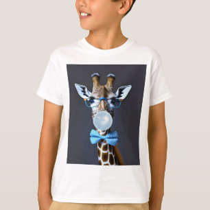 Giraffe mit Brille, Krawatte mit Bugs, blauer Kaug T-Shirt