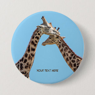 Giraffe-Paar-Portrait gegen den blauen Himmel Button