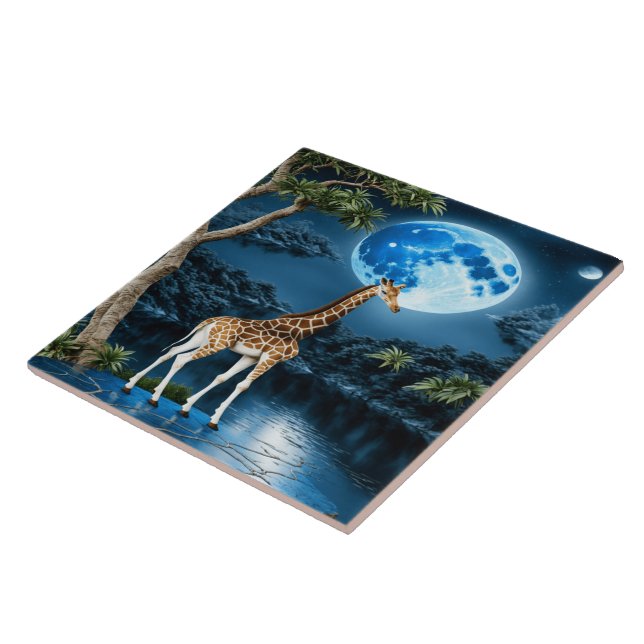 Giraffe Stehend durch Fluss Under Moonlit Sky Fliese (Seite)