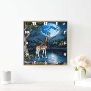 Giraffe Stehend durch Fluss Under Moonlit Sky Quadratische Wanduhr