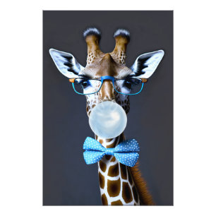 Giraffe trägt Brille, Fliege pustet blaue Kaugummi Fotodruck