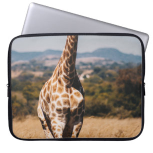 GIRAFFE UMGEBEN VON BROWN GRASS LAPTOPSCHUTZHÜLLE
