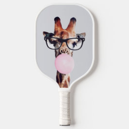 Giraffe wearing glasses blowing a pink bubble gum pickleball schläger