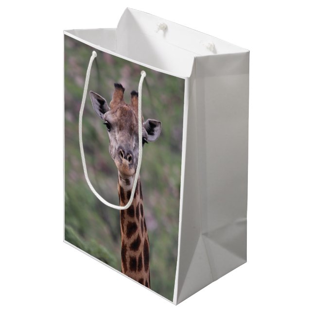 GiraffeHeadshot Mittlere Geschenktüte (Vorderseite Schrägansicht)