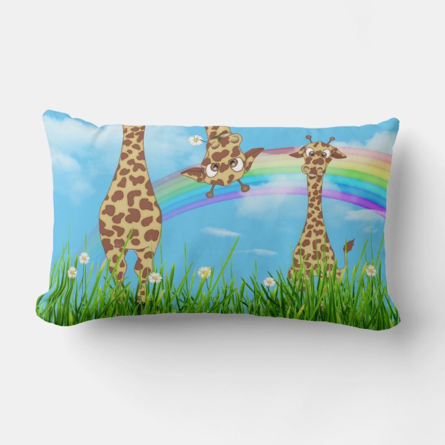 Giraffen im Gras mit Rainbow Lumbar Kissen (Vorderseite)