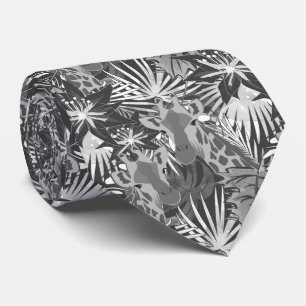 Giraffen im Nachtwald binden den Nacken. Krawatte