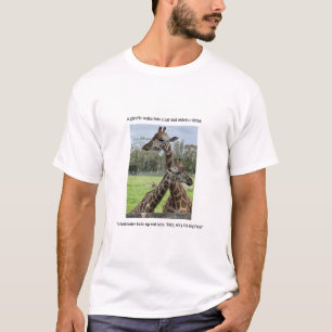 Giraffen in einer Bar. T-Shirt