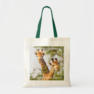 Giraffen spähen über die Vegetation Tragetasche