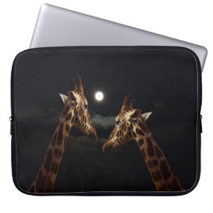 Giraffenliebe im Mondlicht, Laptopschutzhülle