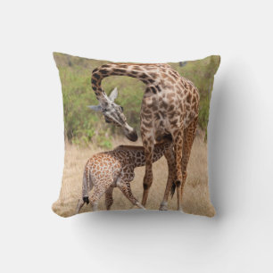 Giraffenmutter und Baby in Kenia Kissen
